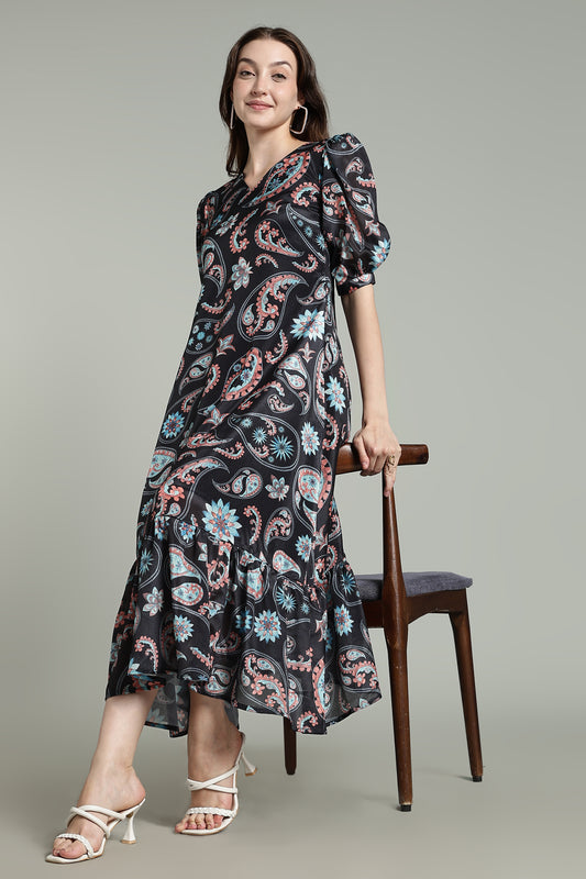 Black Paisley – Bold Prints on Noir